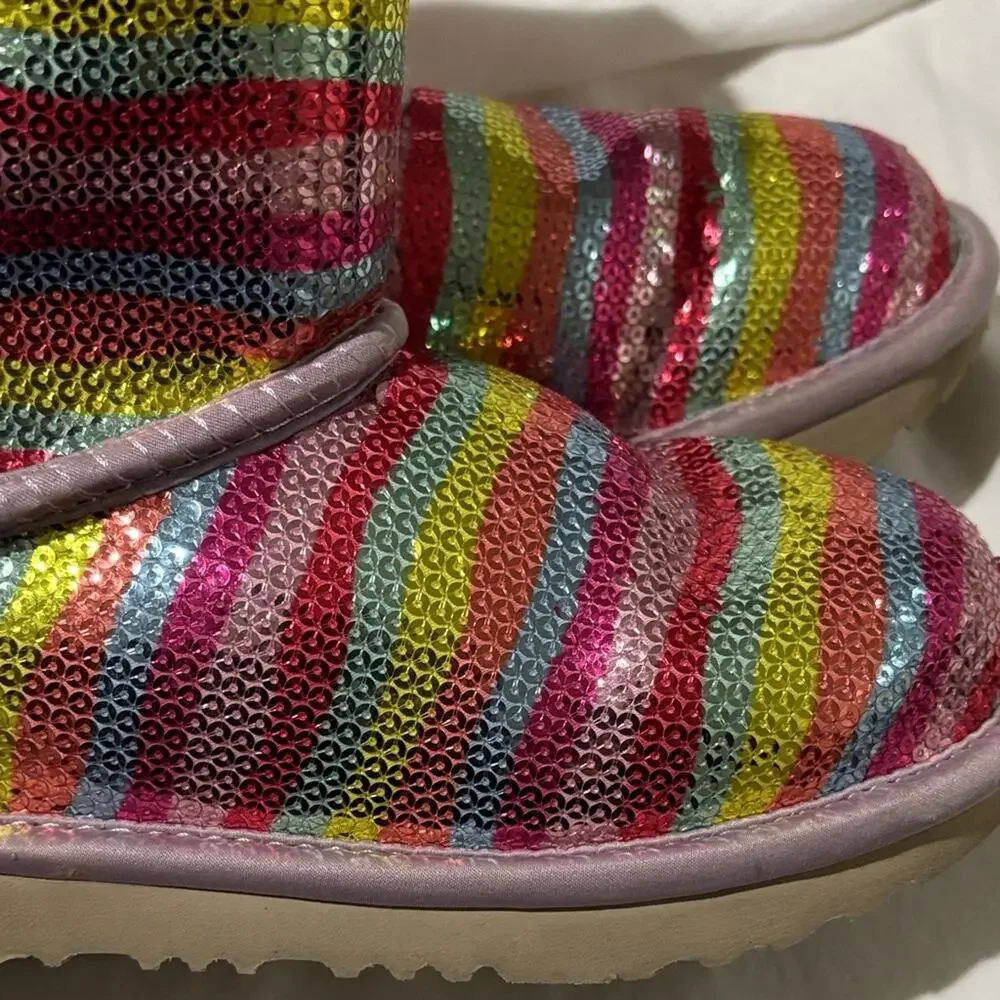 UGG 3 Kids' Classic Short II Colorful Mural Boots in RBW rainbow sequine euc box